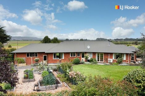 Photo of property in 16 Woodside Road, Woodside, Outram, 9073