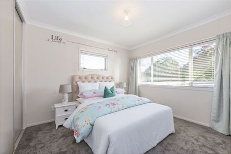 Photo of property in 69 Buscomb Avenue, Henderson, Auckland, 0610