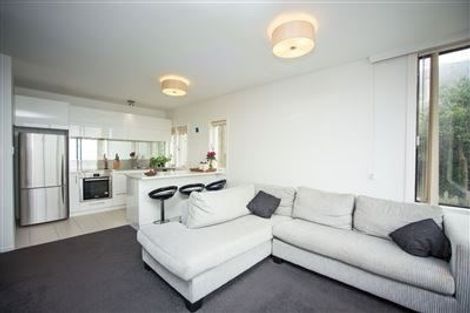 Photo of property in 3/2 Oriental Terrace, Mount Victoria, Wellington, 6011