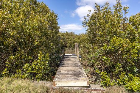 Photo of property in 2 Wharf Road, Te Atatu Peninsula, Auckland, 0610