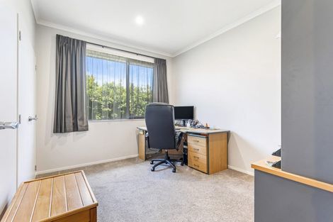 Photo of property in 17 Larmer Drive, Kumeu, 0810