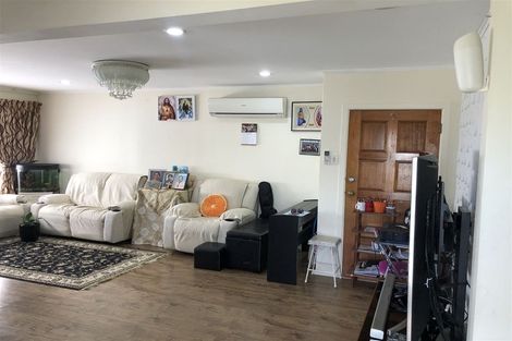 Photo of property in 21 Dundale Avenue, Blockhouse Bay, Auckland, 0600