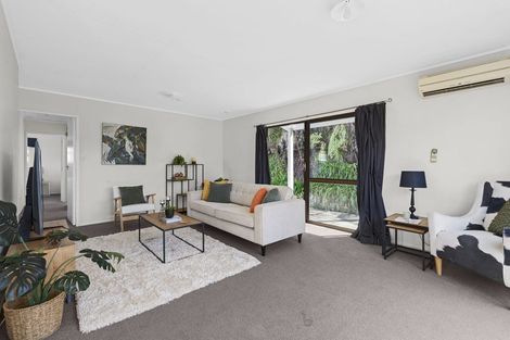 Photo of property in 118 Riversdale Drive, Merrilands, New Plymouth, 4312