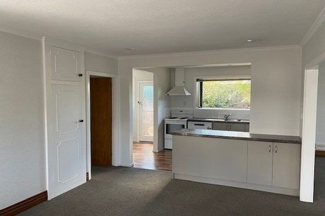 Photo of property in 33 Farquhars Road, Redwood, Christchurch, 8051