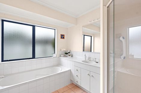Photo of property in 25 Mangakoea Place, St Andrews, Hamilton, 3200