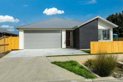 Photo of property in 17 Moemoea Avenue, Kumeu, 0810