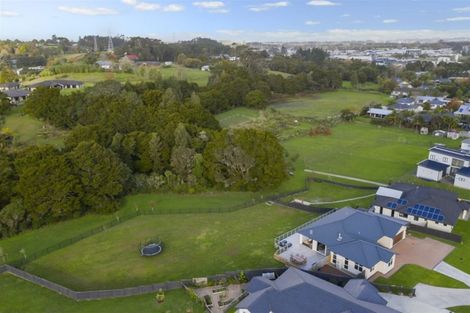 Photo of property in 21 Kahika Grove, Huapai, Kumeu, 0810