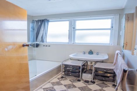 Photo of property in 16 Great North Road, Winton, 9720