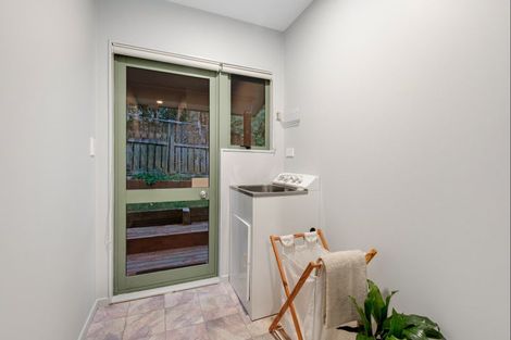 Photo of property in 11 William Bayes Place, Red Beach, 0932