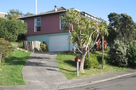 Photo of property in 7 Crown Hill, Titahi Bay, Porirua, 5022