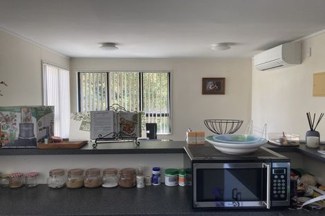 Photo of property in 18 Melrose Road, Island Bay, Wellington, 6023