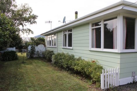 Photo of property in 3 Martin Street, Waikanae, 5036
