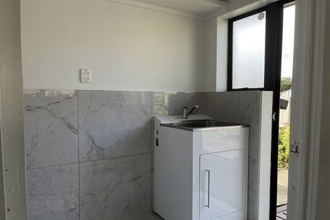 Photo of property in 2/69 Orams Road, Hillpark, Auckland, 2102