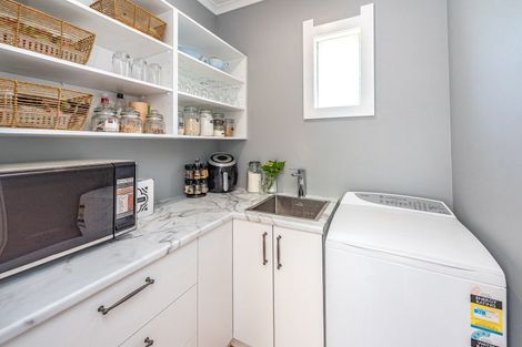 Photo of property in 2 Godwin Crescent, College Estate, Whanganui, 4500