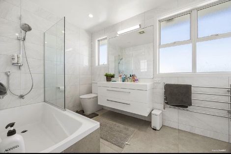 Photo of property in 8 Asbury Crescent, Campbells Bay, Auckland, 0630