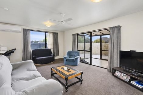 Photo of property in 1/27 Aberfoyle Place, Parklands, Christchurch, 8083