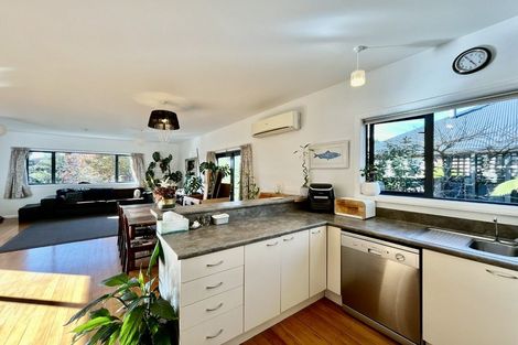 Photo of property in 6 Armstrong Avenue, Saint Martins, Christchurch, 8022