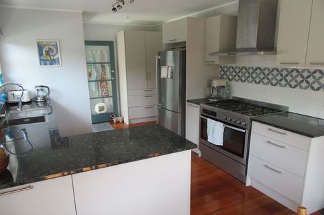 Photo of property in 91 Taylor Terrace, Tawa, Wellington, 5028