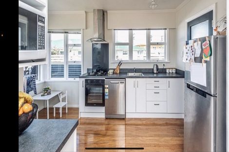 Photo of property in 6 Glenn Street, Castlecliff, Whanganui, 4501