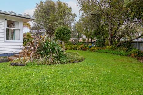 Photo of property in 35 Castleford Street, Green Bay, Auckland, 0604