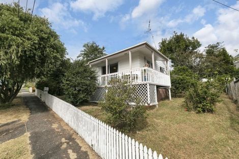 Photo of property in 8a Nutsey Avenue, Northcote, Auckland, 0627