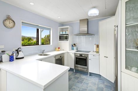 Photo of property in 6 Westra View, Tawa, Wellington, 5028