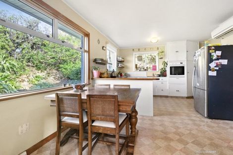 Photo of property in 17 Cave Road, Houghton Bay, Wellington, 6023