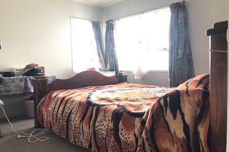 Photo of property in 1/2 Aotea Road, Glen Eden, Auckland, 0602