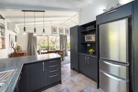 Photo of property in 8 Vista Crescent, Maoribank, Upper Hutt, 5018