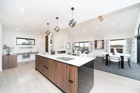 Photo of property in 44 Vaucluse Heights, Fitzherbert, Palmerston North, 4410