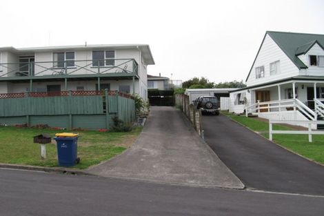 Photo of property in 5 Hanson Place, West Harbour, Auckland, 0618