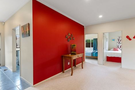 Photo of property in 14 Field Way, Waikanae Beach, Waikanae, 5036