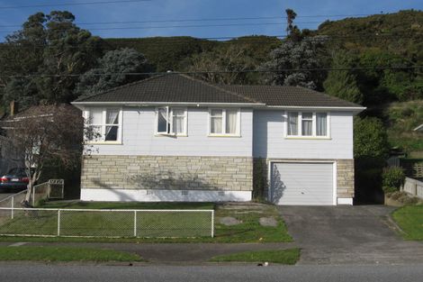 Photo of property in 180 Waddington Drive, Naenae, Lower Hutt, 5011