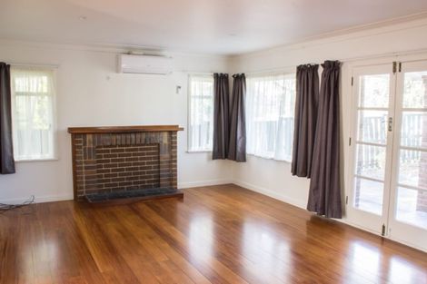 Photo of property in 176 Beach Haven Road, Beach Haven, Auckland, 0626