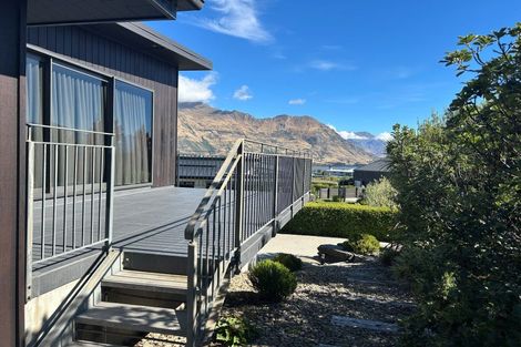 Photo of property in 1 Valley Crescent, Wanaka, 9305