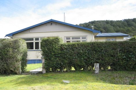Photo of property in 14 Oxford Street, Taylorville, Greymouth, 7805