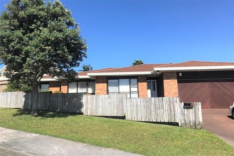 Photo of property in 1/9 Bass Street, West Harbour, Auckland, 0618