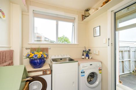 Photo of property in 27 Holland Crescent, Bulls, 4818