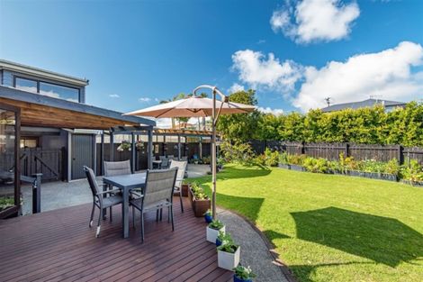 Photo of property in 3a Fraser Road, Narrow Neck, Auckland, 0624