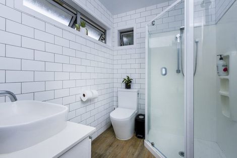 Photo of property in 850 East Coast Road, Oteha, Auckland, 0630