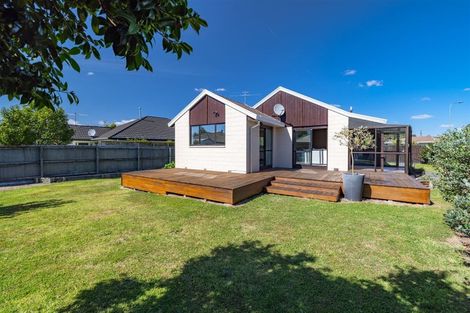 Photo of property in 20 Sawtell Place, Northcote, Christchurch, 8052