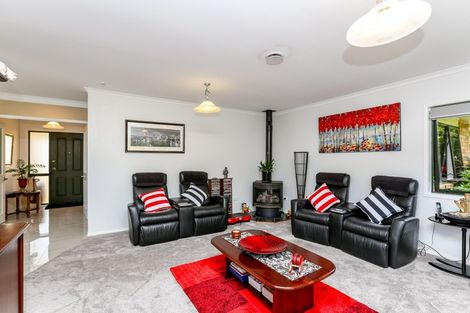 Photo of property in 5 Ashmore Drive, Frankleigh Park, New Plymouth, 4310