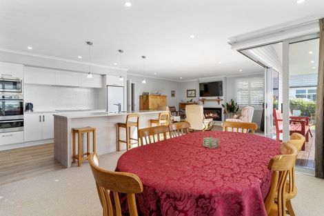 Photo of property in 14 Cassinia Close, Papamoa Beach, Papamoa, 3118