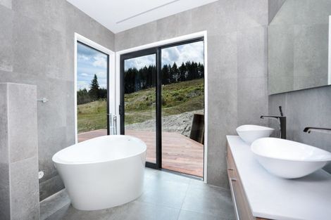 Photo of property in 13 Akitu Rise, Wanaka, 9305