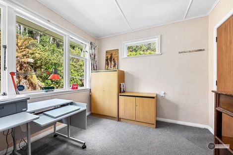 Photo of property in 52 Elmslie Road, Pinehaven, Upper Hutt, 5019