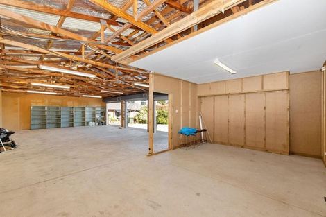 Photo of property in 8 Burgundy Park Avenue, Henderson, Auckland, 0612