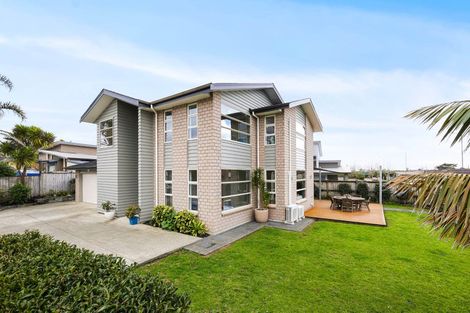 Photo of property in 111 Lake Panorama Drive, Henderson Valley, Auckland, 0612