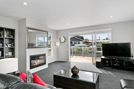 Photo of property in 3b Isobel Street, Acacia Bay, Taupo, 3330