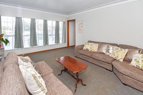 Photo of property in 24 Waterview Road West, Stanley Point, Auckland, 0624