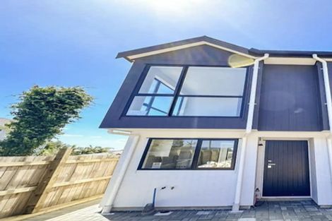 Photo of property in 9/267 Great North Road, Henderson, Auckland, 0612